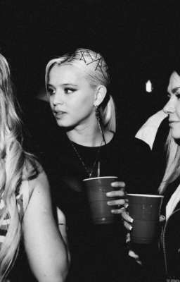 Учительница математики, и учитель биологии. 