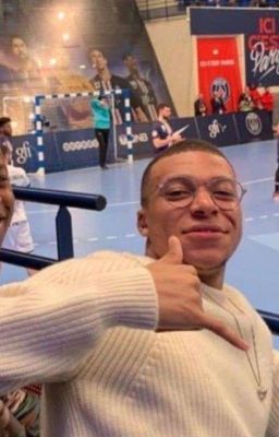 он только мой футболист..