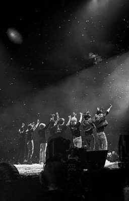 Реакции Stray Kids.