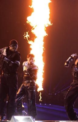 Под светом одной сцены|| Kyle Alessandro