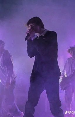 Встреча на остановке была не случайной..