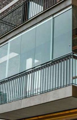 Парень и балкон