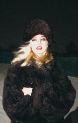 Зачем любовь коснулась нас? 