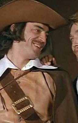 День щекотки в Париже.