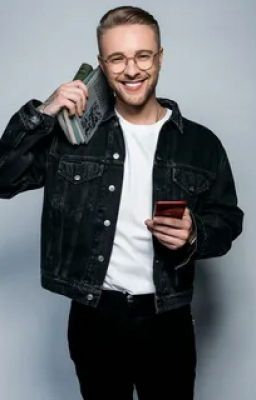 Первая-верная любовь девушки.