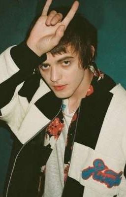 любовь с первой пачки сигарет|кирилл бледный|пошлая молли