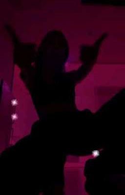 танцовщица в клубе 