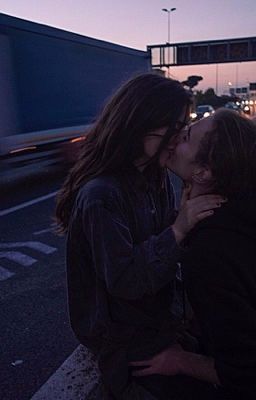 Выбирай: либо он, либо я.