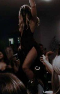 Певица из клуба🔞🍾