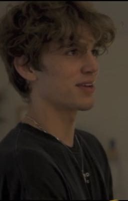 Кудрявый красавчик