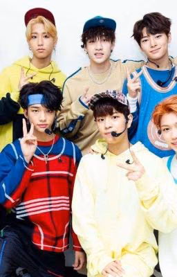 STRAY KIDS