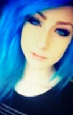 Голубоволосая стерва