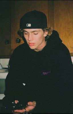 моя любовь к тебе бесконечна.||V.H|| ||В.Х||