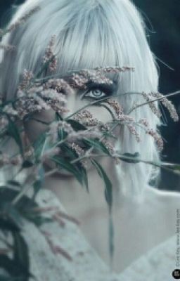 Блондинка с голубыми глазами