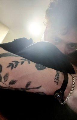 Осень. Море. Гитара. Вино.