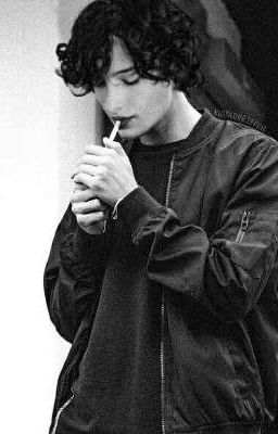 8 пачек сигарет