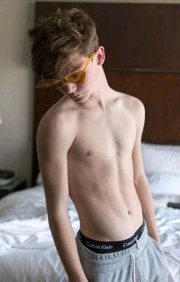 Скромная девочка и богатый парень 