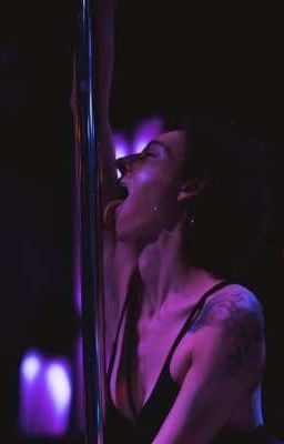 моя личная стриптезерша