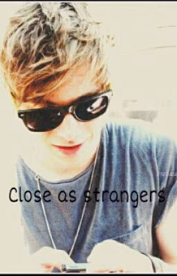 •Close as strangers•|L.H. Fanfiction|