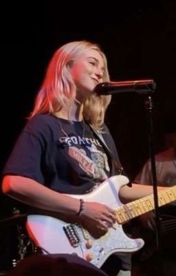 девочка которая поёт 