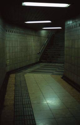 молчи.