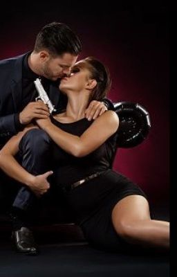 Он  влюбленный агент