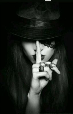 Девочка в маске