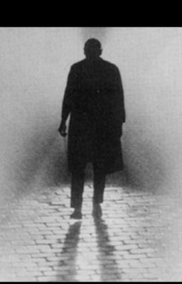 Человек в пальто.