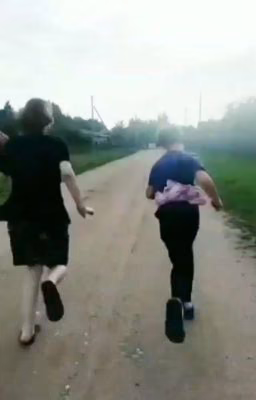 Любовь черешенки к большим.... диванам