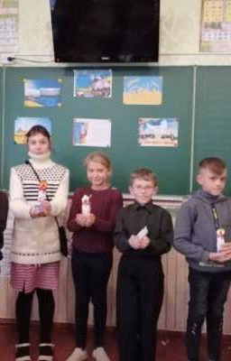 Некоторые дети пошли в школу ютуберов
