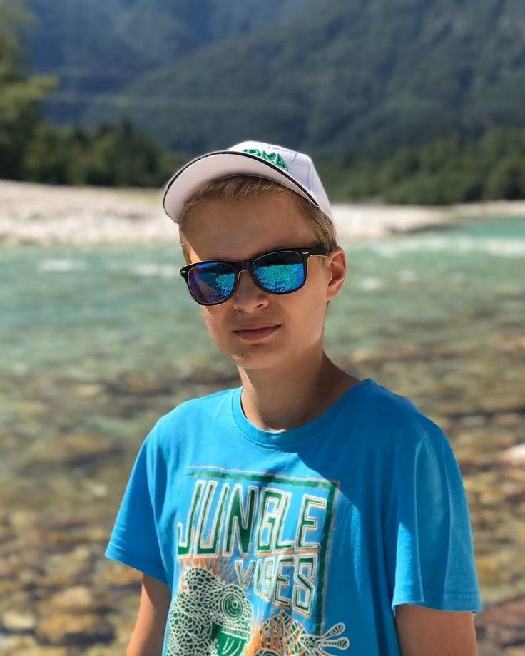 0aaa44d41e0dab1aba23909bd1423f8a.avif