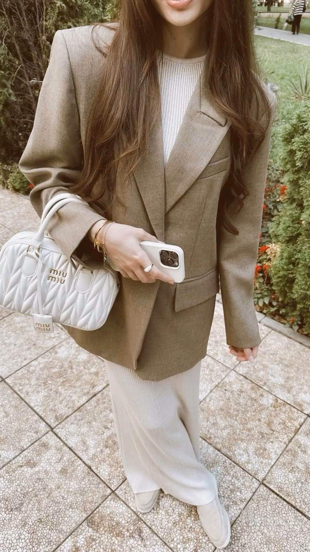 270116f6972b4be669e1987040e0fc98.avif