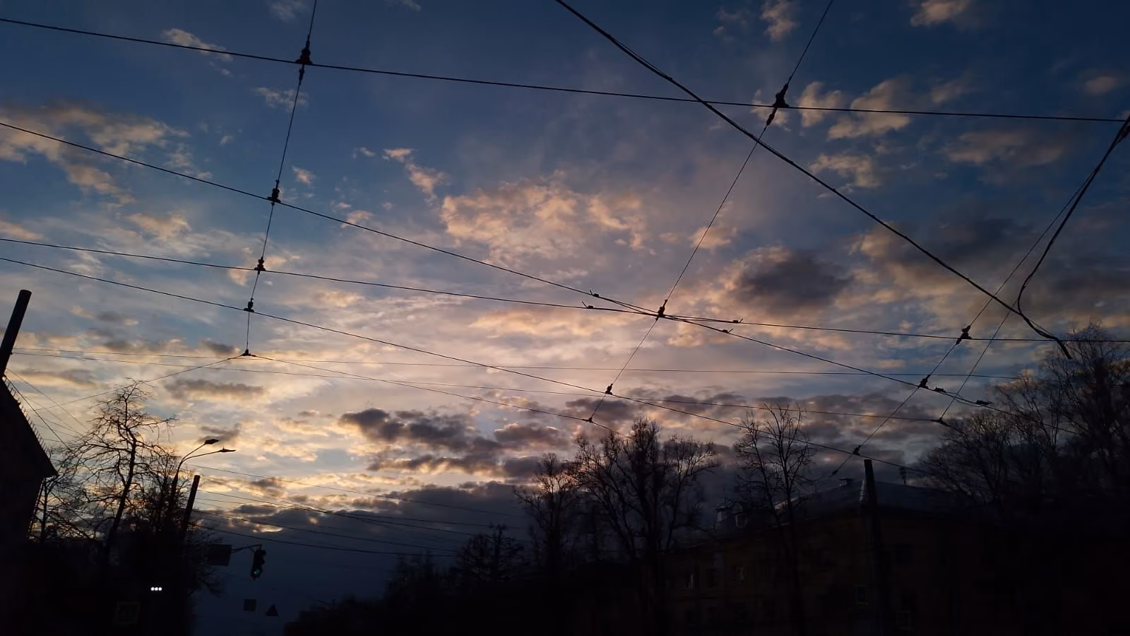 2bb7a05fd4af1aa1d9d8810dbdec1095.avif