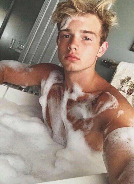 3a0de098f21393bff4190751543c81e7.jpg