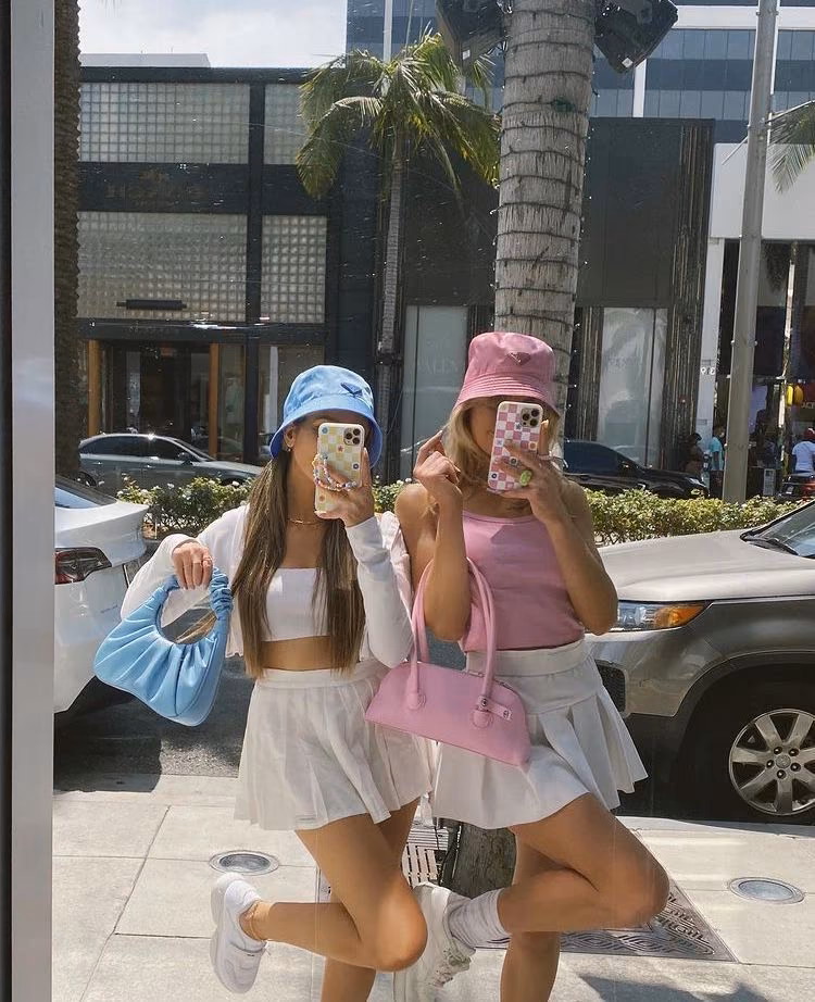 3c3bf80d3bec2a47af6bfe5b173205f5.avif