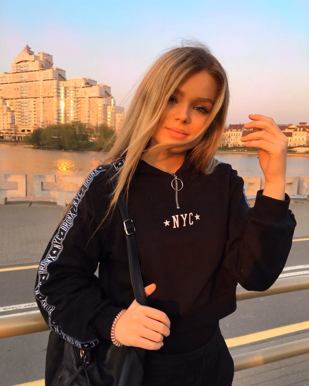 6b106776a0f63b76bcea41f6020bbf0e.jpg