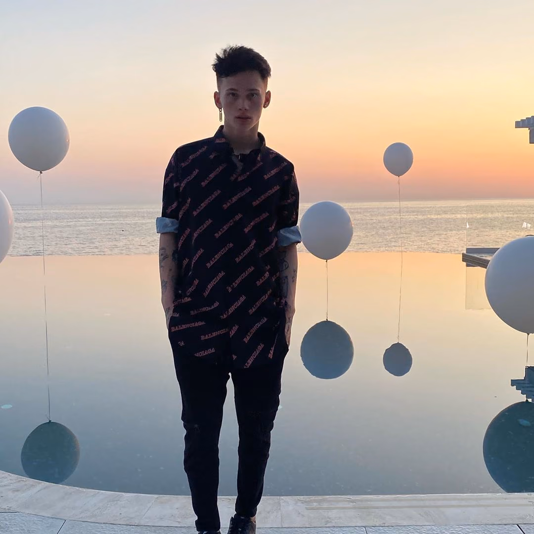 84509666921fe8e1d7bd752b36e0ab33.avif