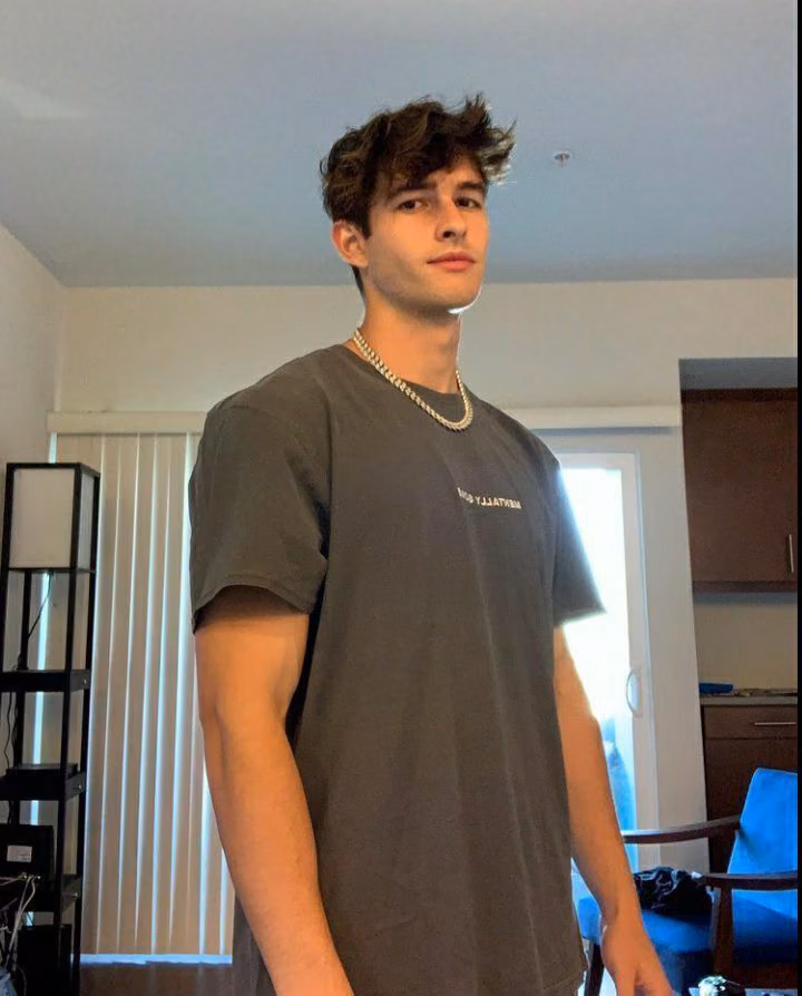 8912900d0ab34652237eb245cc8821ba.jpg