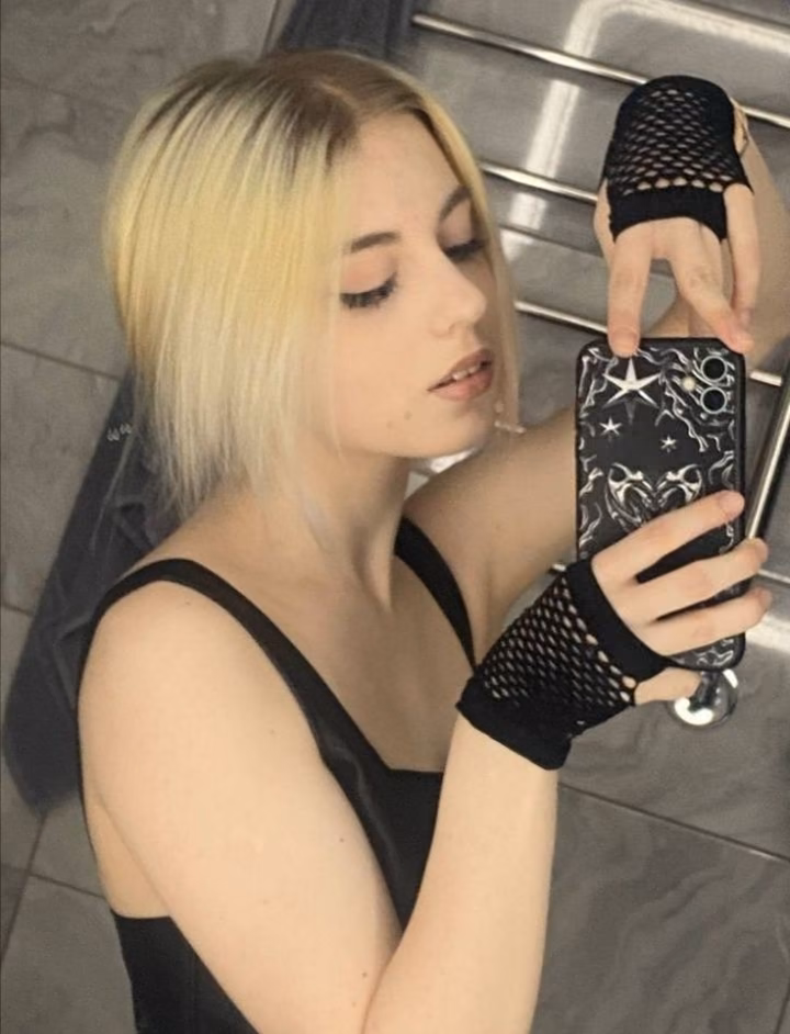 b9d9b9b3f32c6c9068f2781c9436fe13.avif