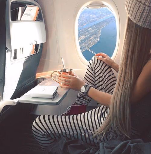 bf976a0a6e4d6618d67033681405574e.avif