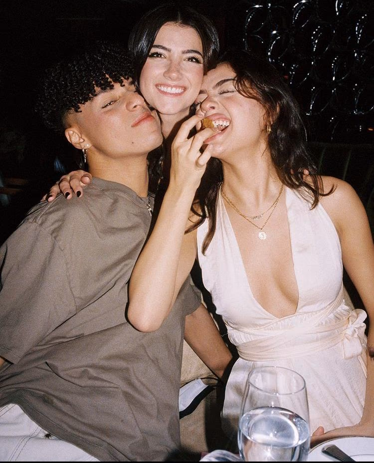 c8dc1997451a0dbf074e158433a2a1d9.jpg