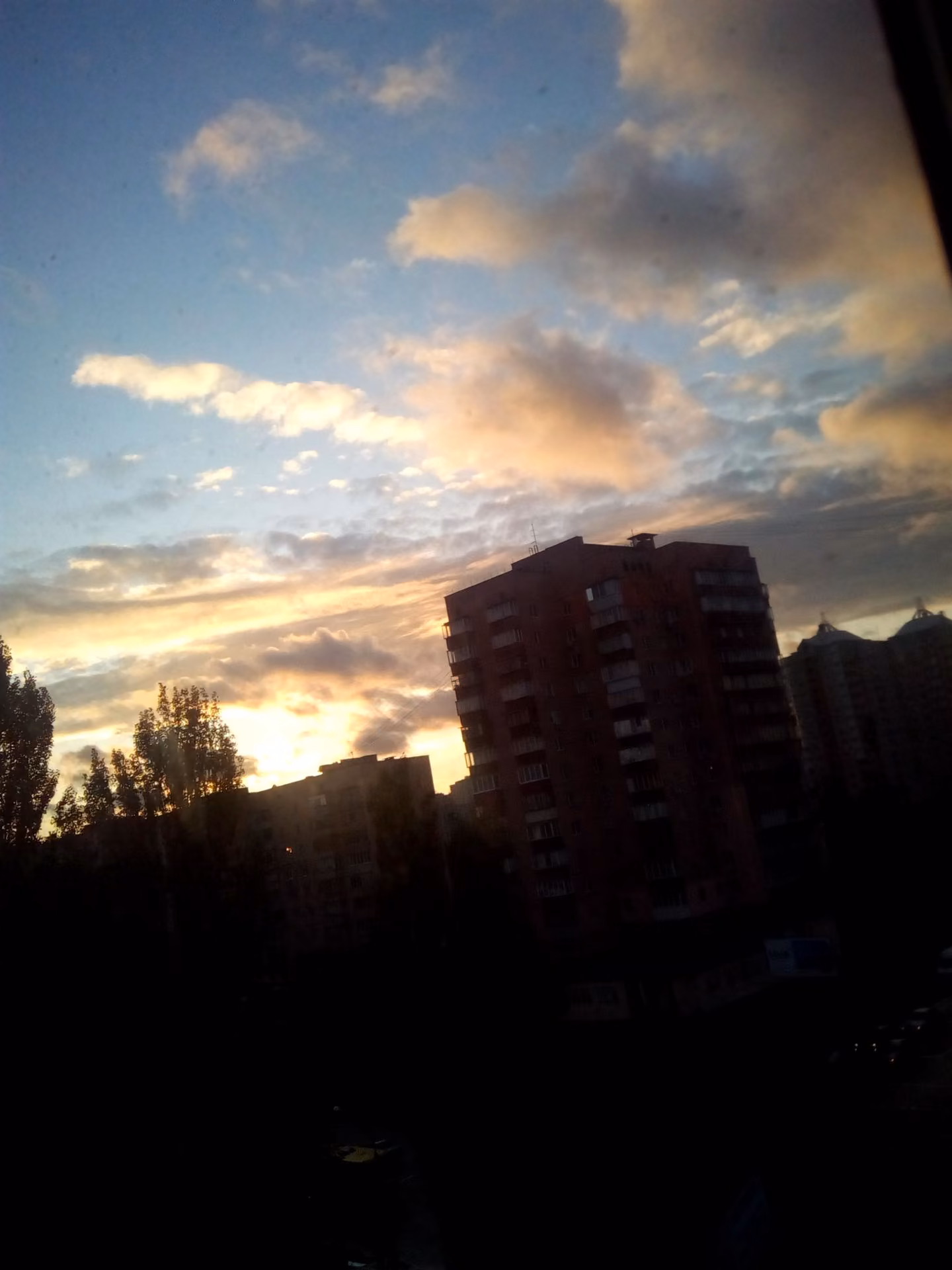 e377385c448cd0e439f63b1ebffe43fe.avif
