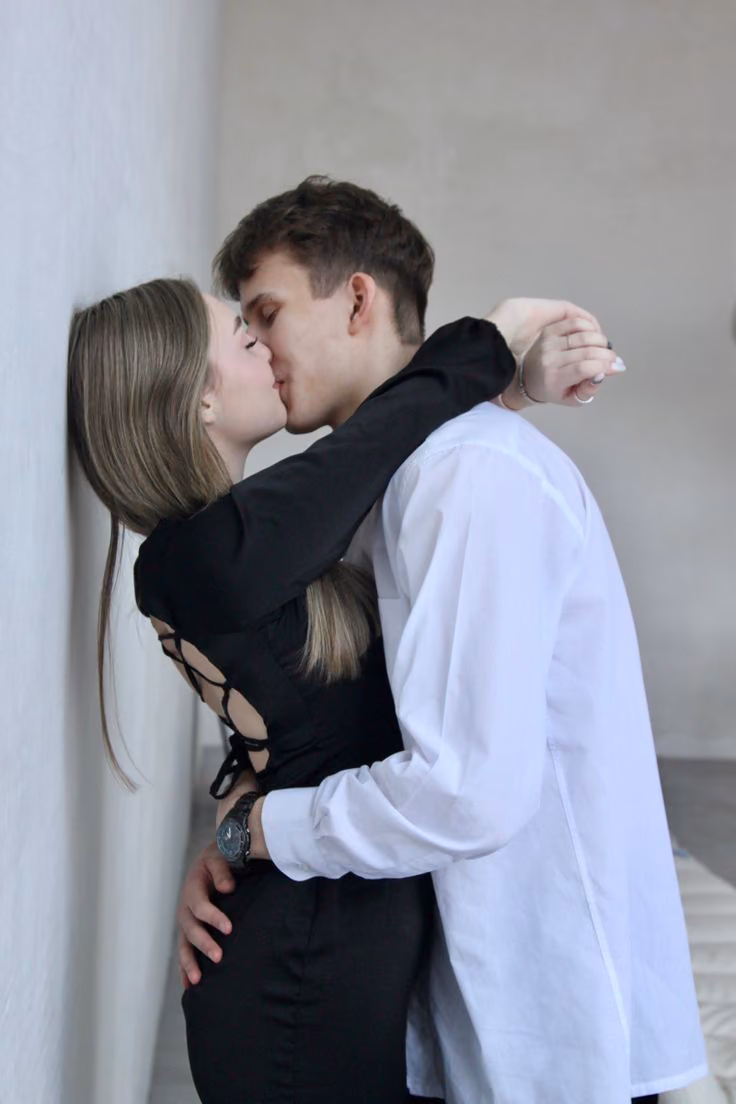 e4e9f9606284ab7c43a4cfe1d033ba9a.avif