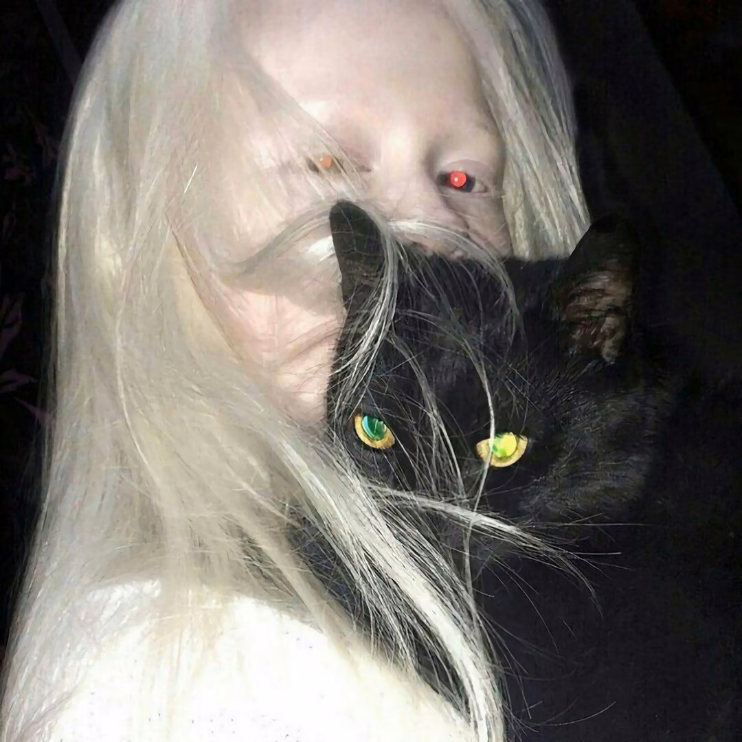 e7c8b925eb45e7b0939816925bedd330.jpg